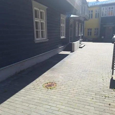 Cozy Near Bus Station Apartamento Pärnu